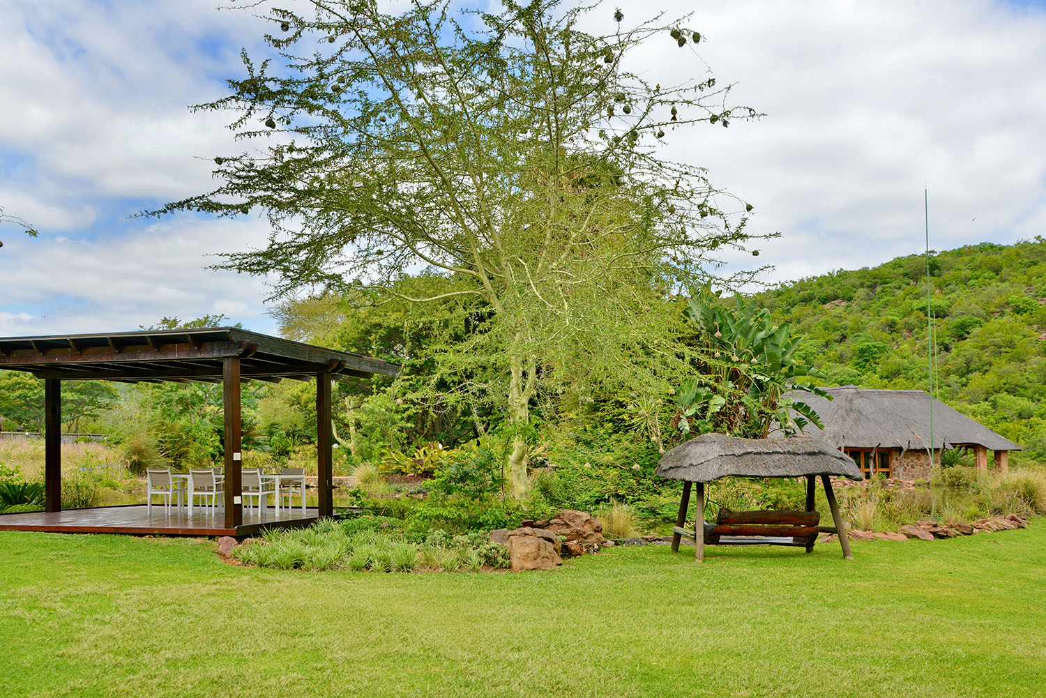 Unit Exterior & Gardens (15)