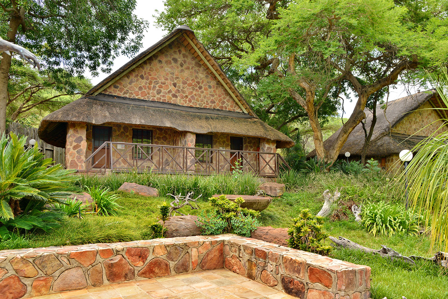Unit Exterior & Gardens (2)